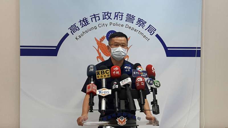 於26日接獲員警疑涉足不妥當場所風紀情資,並查獲仁武及旗山分局數名員警一案,該案說明人督察洪榮敏。(圖/徐炳文攝) 於26日接獲員警疑涉足不妥當場所風紀情資,並查獲仁武及旗山分局數名員警一案,該案說明人督察洪榮敏。(圖/徐炳文攝)