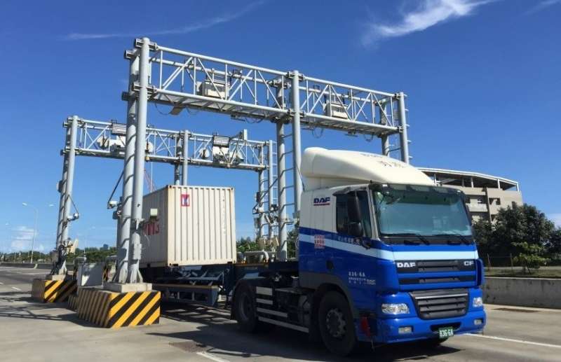 國際商港港區自動化門哨系統-自動化車道門架。(圖/臺灣港務公司提供) 國際商港港區自動化門哨系統-自動化車道門架。(圖/臺灣港務公司提供)