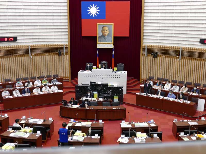 高雄市議員於質詢要求市府加嚴萊豬檢驗標準及落實肉品稽查檢驗,議會也上演萊豬攻防戰。(圖/徐炳文攝) 高雄市議員於質詢要求市府加嚴萊豬檢驗標準及落實肉品稽查檢驗,議會也上演萊豬攻防戰。(圖/徐炳文攝)