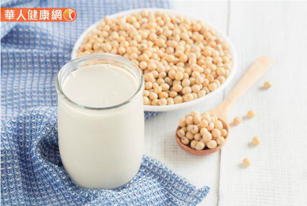 痛風的患者,只要一聽到「豆製品」這3個字,似乎就像老鼠看到貓一樣的恐懼,但是,豆製品真的是痛風患者的宿敵嗎?(圖/截自華人健康網) 痛風的患者,只要一聽到「豆製品」這3個字,似乎就像老鼠看到貓一樣的恐懼,但是,豆製品真的是痛風患者的宿敵嗎?(圖/截自華人健康網)