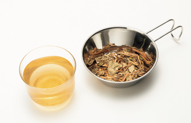魚腥草茶,以乾燥魚腥草葉製成。可當草本茶飲用。(圖/采實文化提供) (圖/采實文化提供)