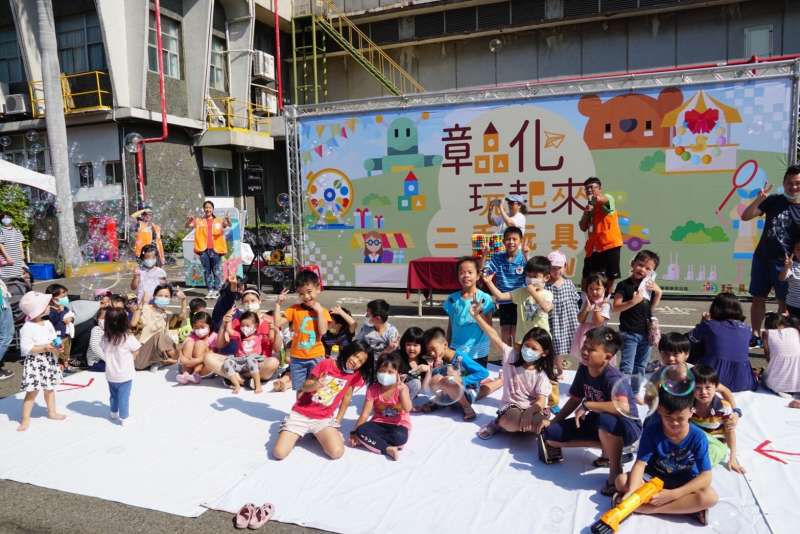 台塑企業積極推動彰化樂活圈,要打造彰化首座童趣基地,今年藉由王長庚公益信託贊助,與台灣玩具圖書館合作,成立「彰化二手玩具物流中心」。(台塑企業提供) 台塑企業積極推動彰化樂活圈,要打造彰化首座童趣基地,今年藉由王長庚公益信託贊助,與台灣玩具圖書館合作,成立「彰化二手玩具物流中心」。(台塑企業提供)