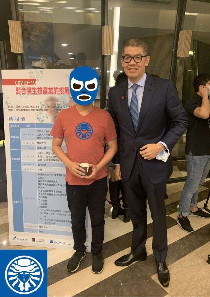 藍人與連勝文。(作者提供) 藍人與連勝文。(作者提供)