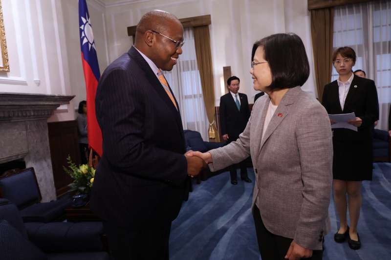 2019年10月8日,總統蔡英文接見史瓦帝尼王國總理戴安柏(Ambrose Mandvulo Dlamini)伉儷。(總統府@Flickr/CC BY 2.0) 2019年10月8日,總統蔡英文接見史瓦帝尼王國總理戴安柏(Ambrose Mandvulo Dlamini)伉儷。(總統府@Flickr/CC BY 2.0)