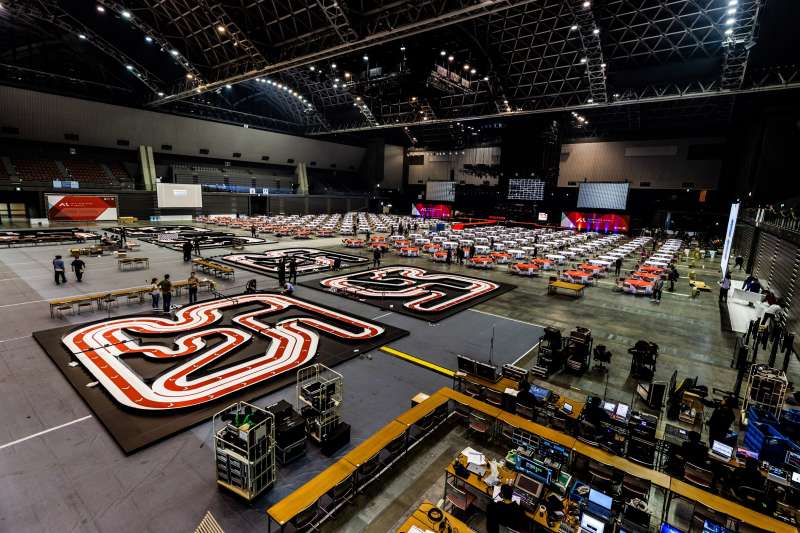 趨勢科技2018年於日本福岡舉行全球員工AI競賽,來自各國的員工逾2300人組隊參加競賽。(趨勢科技提供) 趨勢科技2018年於日本福岡舉行全球員工AI競賽,來自各國的員工逾2300人組隊參加競賽。(趨勢科技提供)