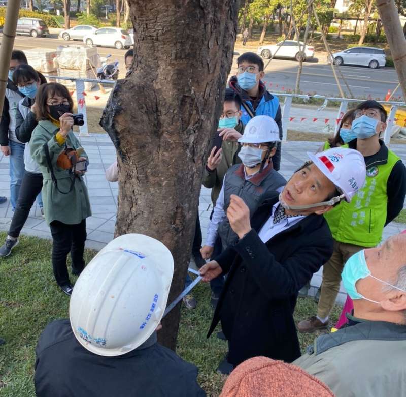 林欽榮副市長13日上午至工區視察並勉勵施工團隊,務必達成農曆年前開放76%的目標。(圖/徐炳文攝) 林欽榮副市長13日上午至工區視察並勉勵施工團隊,務必達成農曆年前開放76%的目標。(圖/徐炳文攝)
