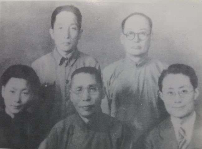 金九早年從事抗日運動,本來就是以從事暗殺等恐怖活動而聞名,他其中的得意之作就是1932年的虹口公園爆炸案,炸死日本上海派遣軍司令白川義則大將和上海日本居留民團團長河端貞次等要人,可沒想到他會在勝利後以同樣手段對待同胞。(作者許劍虹提供) 金九早年從事抗日運動,本來就是以從事暗殺等恐怖活動而聞名,他其中的得意之作就是1932年的虹口公園爆炸案,炸死日本上海派遣軍司令白川義則大將和上海日本居留民團團長河端貞次等要人,可沒想到他會在勝利後以同樣手段對待同胞。(作者許劍虹提供)
