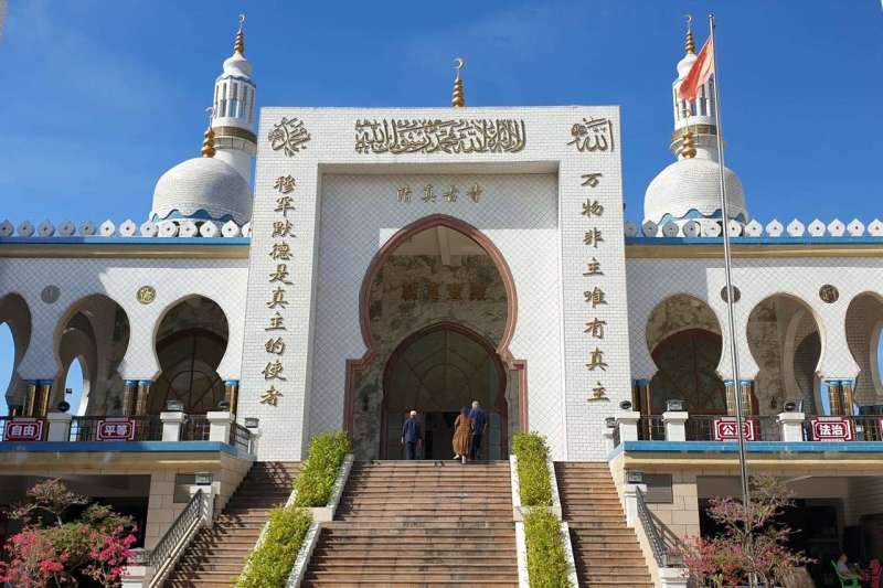 海南鳳凰村的清真古寺。旁邊一座在建的清真寺因為有一些不符合中國建築特色的地方而被停工數月。（JONATHAN CHENG/THE WALL STREET JOURNAL）