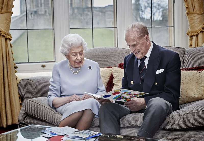 英國女王與丈夫菲利普親王,2020年11月20日慶祝結婚73年紀念。(AP) 英國女王與丈夫菲利普親王,2020年11月20日慶祝結婚73年紀念。(AP)