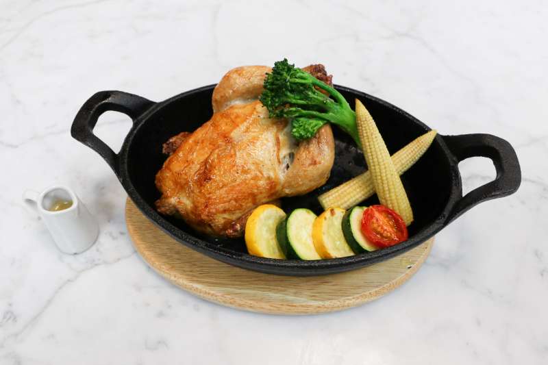 onefifteen cafe 烤春雞佐檸檬奶油醬汁 (圖/onefifteen初衣食午) onefifteen cafe 烤春雞佐檸檬奶油醬汁 (圖/onefifteen初衣食午)