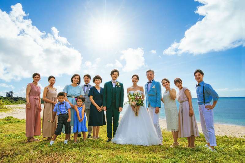 沖縄度假婚禮不但能讓新人在碧海藍天下舉行婚禮,同行親友也能同時感受到沖繩魅力。(圖/沖縄縣産業振興公社) 沖縄度假婚禮不但能讓新人在碧海藍天下舉行婚禮,同行親友也能同時感受到沖繩魅力。(圖/沖縄縣産業振興公社)