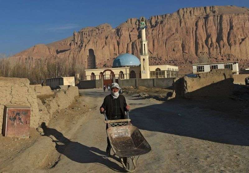 在通往巴米揚大佛的路上,曾經有雕像的地方現在空空如也。(BBC News中文) 在通往巴米揚大佛的路上,曾經有雕像的地方現在空空如也。(BBC News中文)