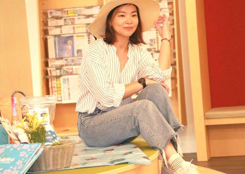 3月20日起到4月30日，在青春山海線沿線的30家超商限定伴手禮專區消費滿499元，就送超美麗「青春山海線限量野餐墊」。(圖／李梅瑛攝)