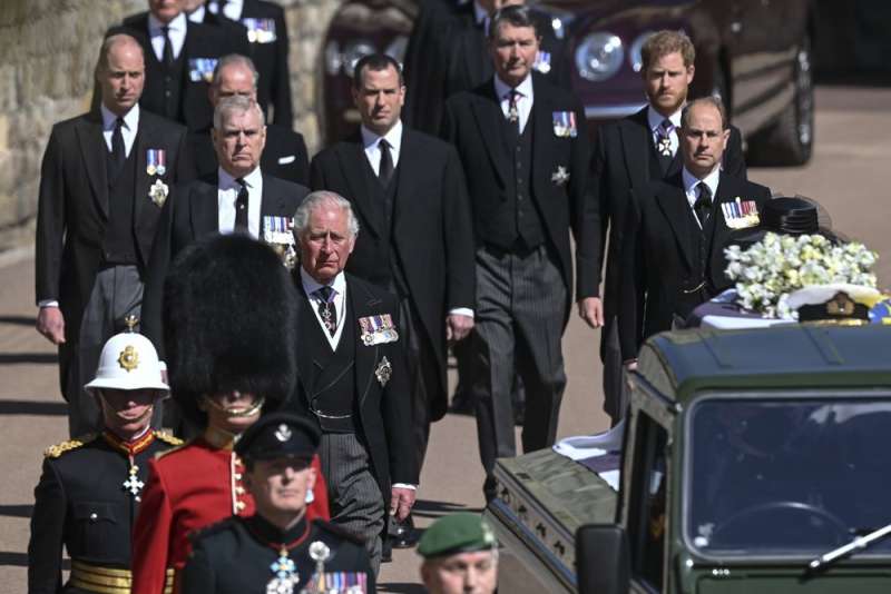 英國愛丁堡公爵（Duke of Edinburgh）菲利普親王（Prince Philip）的葬禮將在4月17日舉行，查爾斯王儲、哈利王子、威廉王子等人出席扶靈隊伍。（AP）