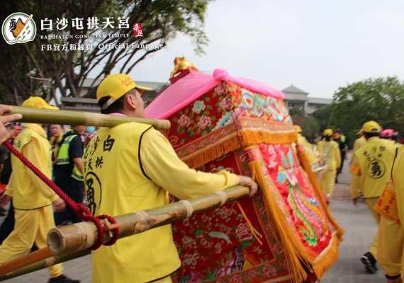 粉紅超跑/粉紅法拉利(圖/網路溫度計提供) 粉紅超跑/粉紅法拉利(圖/網路溫度計提供)