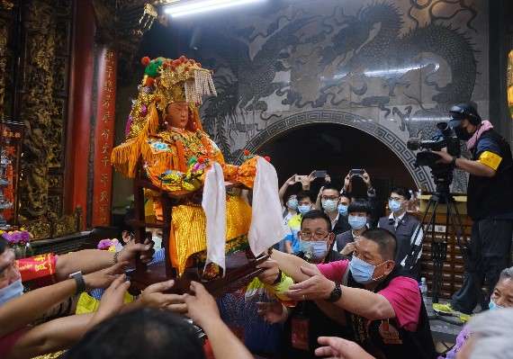 登轎起駕(圖/網路溫度計提供) 登轎起駕(圖/網路溫度計提供)