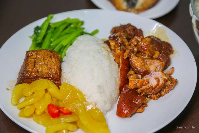 2富農土豆豬腳(圖/台南好Food遊提供) 2富農土豆豬腳(圖/台南好Food遊提供)