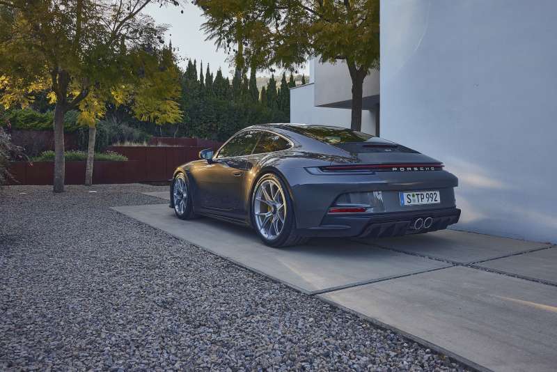 鋒芒內斂的911 GT3 with Touring Package ,攫取頂級性能跑車車迷及玩家目光。(圖/Porsche提供) 鋒芒內斂的911 GT3 with Touring Package ,攫取頂級性能跑車車迷及玩家目光。(圖/Porsche提供)