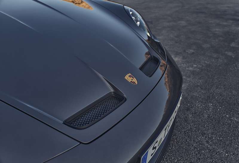 911 GT3 with Touring Package前保險桿含冷卻進氣孔周圍施以車身同色烤漆。(圖/Porsche提供) 911 GT3 with Touring Package前保險桿含冷卻進氣孔周圍施以車身同色烤漆。(圖/Porsche提供)