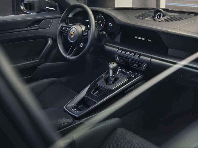 911 GT3 with Touring Package獨有的黑色真皮標準內裝,更顯座艙沉穩優雅。(圖/Porsche提供) 911 GT3 with Touring Package獨有的黑色真皮標準內裝,更顯座艙沉穩優雅。(圖/Porsche提供)