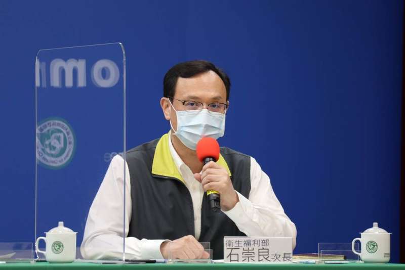 衛福部次長石崇良在立法院備詢時聲稱「萬華是破口」,被台北市副市長黃珊珊要求道歉。(中央流行疫情指揮中心提供) 衛福部次長石崇良在立法院備詢時聲稱「萬華是破口」,被台北市副市長黃珊珊要求道歉。(中央流行疫情指揮中心提供)