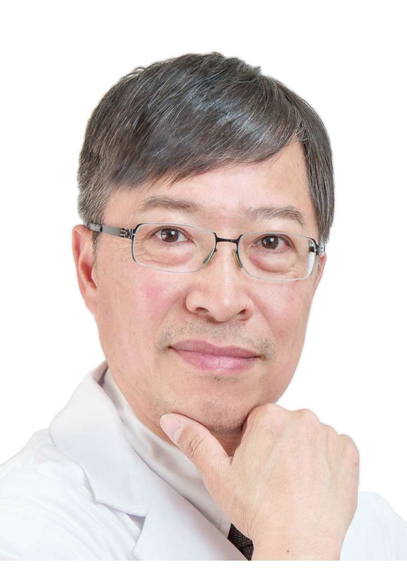 余明隆教授提醒高風險族群除了主動接種疫苗以外,也應把握疫情趨緩之際,主動進行C肝篩檢及治療。 余明隆教授提醒高風險族群除了主動接種疫苗以外,也應把握疫情趨緩之際,主動進行C肝篩檢及治療。
