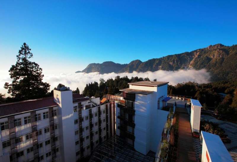 與日出、雲海、森林共處,融入阿里山遺世獨立閒恬的意境。(圖/HotelsCombined提供) 與日出、雲海、森林共處,融入阿里山遺世獨立閒恬的意境。(圖/HotelsCombined提供)