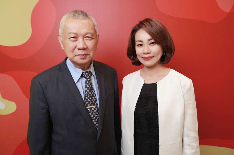大雅廚具大雅廚具董事長張光男(左),與女兒、執行長張怡嘉合影。(圖/大雅廚具提供) 大雅廚具大雅廚具董事長張光男(左),與女兒、執行長張怡嘉合影。(圖/大雅廚具提供)