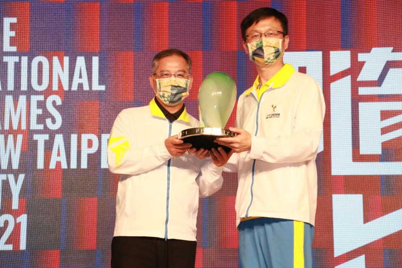 新北市以81面金牌獲副總統獎，教育局長張明文代表受獎。(圖/李梅瑛攝)