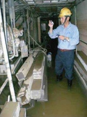 20211123-原能會人員在核電廠淹水時進入現場,了解受影響設備狀況 (資料來源:原能會調查報告) 20211123-原能會人員在核電廠淹水時進入現場,了解受影響設備狀況 (資料來源:原能會調查報告)