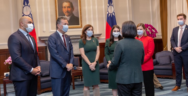 2021年11月26日,蔡英文總統接見美國聯邦眾議院退伍軍人事務委員會主席高野訪問團(總統府) 2021年11月26日,蔡英文總統接見美國聯邦眾議院退伍軍人事務委員會主席高野訪問團(總統府)