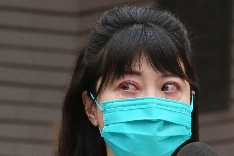 20211201-立委高嘉瑜1日在記者會中落淚。(柯承惠攝) 20211201-立委高嘉瑜1日在記者會中落淚。(柯承惠攝)