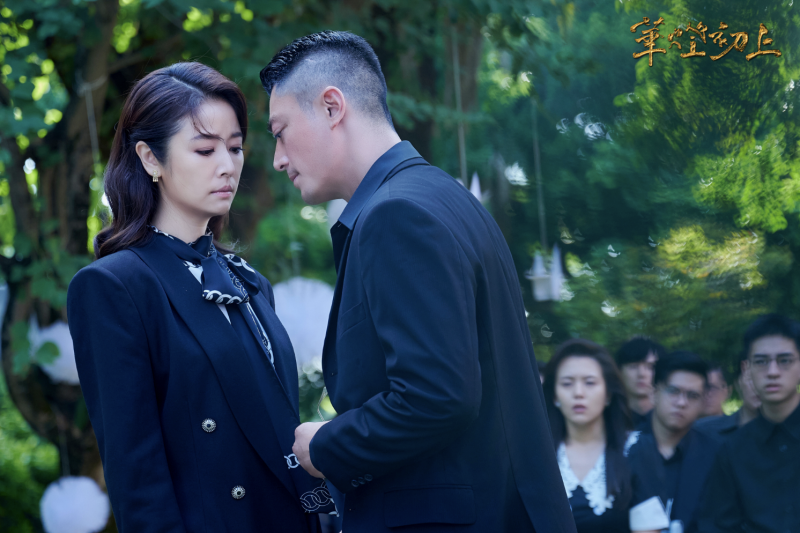 Netflix《華燈初上》 第二季劇照,羅雨儂(林心如飾)、黑幫老大檜木(霍建華飾)。(圖/少女心文室提供) Netflix《華燈初上》 第二季劇照,羅雨儂(林心如飾)、黑幫老大檜木(霍建華飾)。(圖/少女心文室提供)