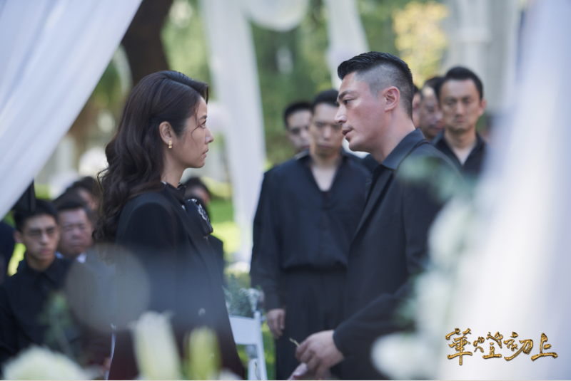 Netflix《華燈初上》 第二季劇照,羅雨儂(林心如飾)、黑幫老大檜木(霍建華飾)。(圖/少女心文室提供) Netflix《華燈初上》 第二季劇照,羅雨儂(林心如飾)、黑幫老大檜木(霍建華飾)。(圖/少女心文室提供)
