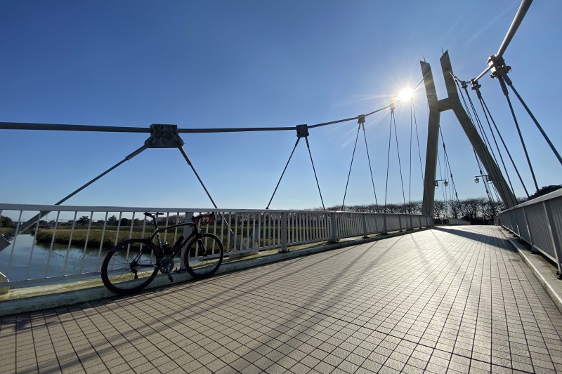 在外野橋上觀賞川邊景色©幸手市觀光協會