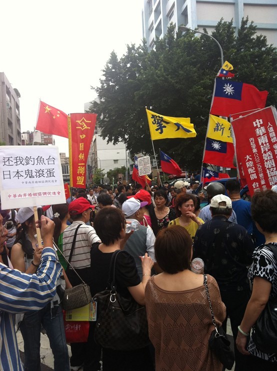 如果說國民黨高層還試圖恢復尼克森體系,讓台灣能在華府與北京之間維持戰略平衡,那麼深藍外圍團體則一如當年國民黨的「聯俄容共」派或者「大亞洲主義」派,只希望打破美國主導的世界格局。(作者提供) 如果說國民黨高層還試圖恢復尼克森體系,讓台灣能在華府與北京之間維持戰略平衡,那麼深藍外圍團體則一如當年國民黨的「聯俄容共」派或者「大亞洲主義」派,只希望打破美國主導的世界格局。(作者提供)