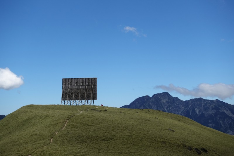 合歡山上著名的地標-反射板。（圖／Shutterstock、奧丁丁客棧提供）