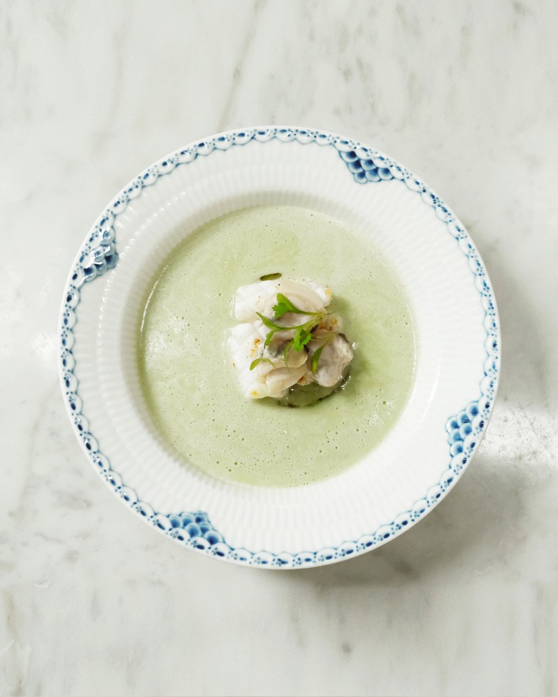 夏季限定 - 奶油絲瓜湯佐煎絲瓜與蛤蜊透抽(圖/初衣食午) 夏季限定 - 奶油絲瓜湯佐煎絲瓜與蛤蜊透抽(圖/初衣食午)