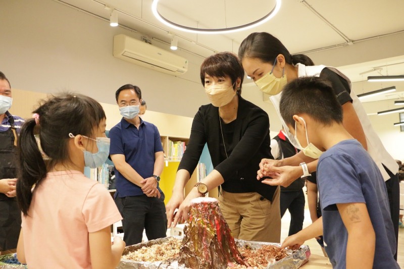 感官盆故事美學五感體驗現場畫面 (圖/新北市立圖書館)