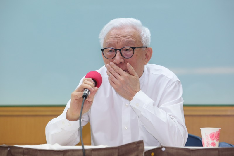20220805-聯電榮譽董事長曹興誠5日召開記者會,宣布捐1億美金加強台灣國防。(顏麟宇攝) 20220805-聯電榮譽董事長曹興誠5日召開記者會,宣布捐1億美金加強台灣國防。(顏麟宇攝)