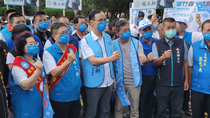 國民黨主席朱立倫親赴競總成立大會現場，為楊文科加油打氣。（圖／方詠騰攝）