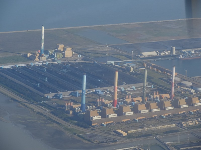 一部の人々が台中火力発電所の石炭火力設備について「退役・非解体」を主張していることに対し、台中市政府環境保護局は「同意できず、支持もしない」と強調した。石炭とガスの「ダブルフル稼働」を引き起こす可能性が極めて高いとしている。（写真／台中市政府提供）