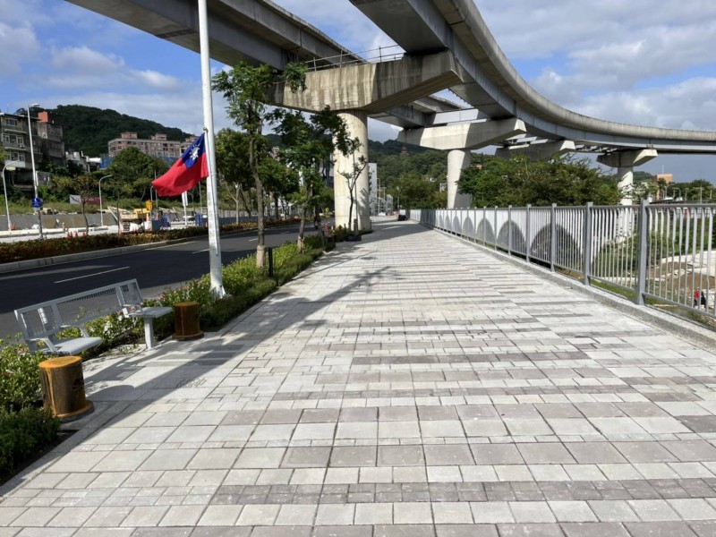 三鶯文創整合計畫針對人行道環境及通行便道等行人徒步區進行更新。(圖/新北市政府)