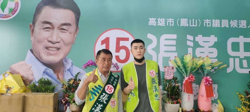 陳其邁公子陳政通現身鳳山，陪同力拚五連霸的議員張漢忠車掃。（圖／湧言會提供）