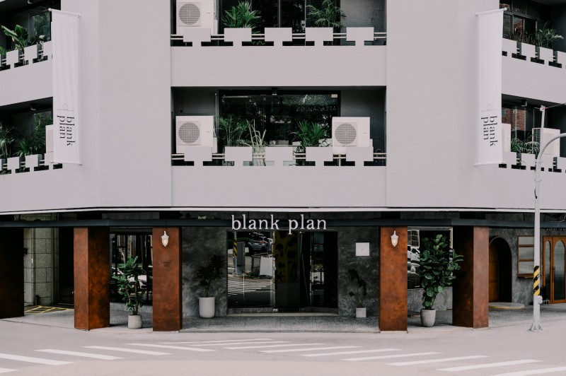 留白計畫 blank plan 為一幢四層樓老宅改建的藝文空間,以空間、體驗與選品提供沈浸式體驗,包括品茶、咖啡沖煮體驗、酒吧與藝文展覽空間。(圖/留白計畫 提供) 留白計畫 blank plan 為一幢四層樓老宅改建的藝文空間,以空間、體驗與選品提供沈浸式體驗,包括品茶、咖啡沖煮體驗、酒吧與藝文展覽空間。(圖/留白計畫 提供)