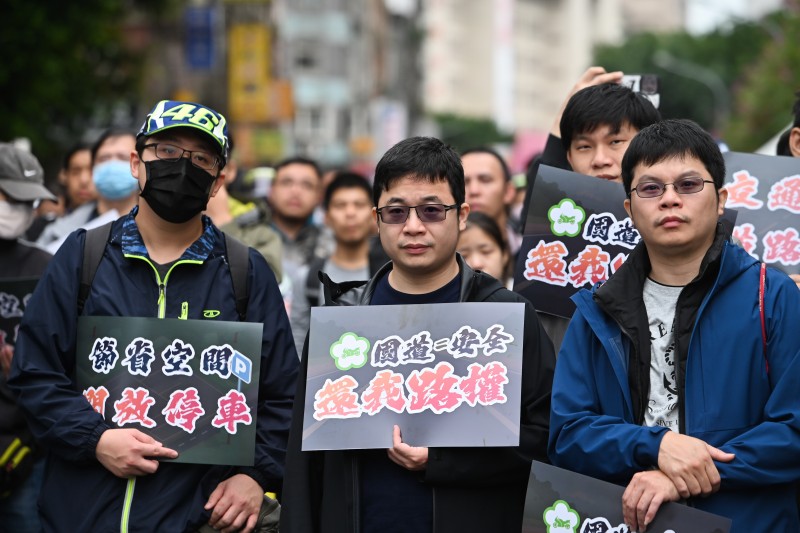 20231126-多個重型機車團體26日於交通部前舉行「國道安全，還我路權，我們要一條安全回家的路」陳抗集會。（陳昱凱攝）