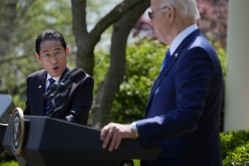 2024年4月10日,美國總統拜登和日本首相岸田文雄在白宮玫瑰園舉行聯合記者會。(美聯社) 2024年4月10日,美國總統拜登和日本首相岸田文雄在白宮玫瑰園舉行聯合記者會。(美聯社)