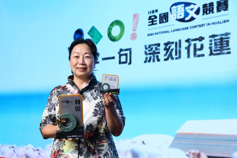 花蓮縣長徐榛蔚邀請鄉親為參與的選手加油,展現花蓮人的熱情與溫暖。(圖/花蓮縣政府提供) 花蓮縣長徐榛蔚邀請鄉親為參與的選手加油,展現花蓮人的熱情與溫暖。(圖/花蓮縣政府提供)