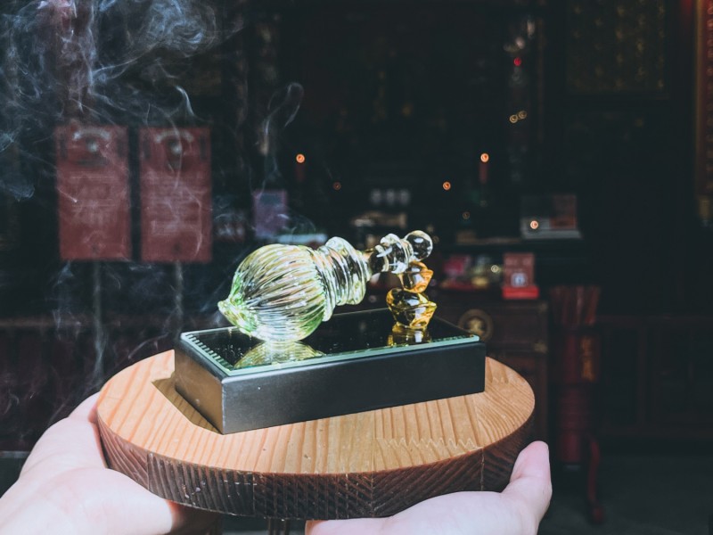 春節限定文昌智慧功名燈,擲聖茭即得加購琉璃筆套組機會。(圖/宜蘭傳藝園區) 春節限定文昌智慧功名燈,擲聖茭即得加購琉璃筆套組機會。(圖/宜蘭傳藝園區)