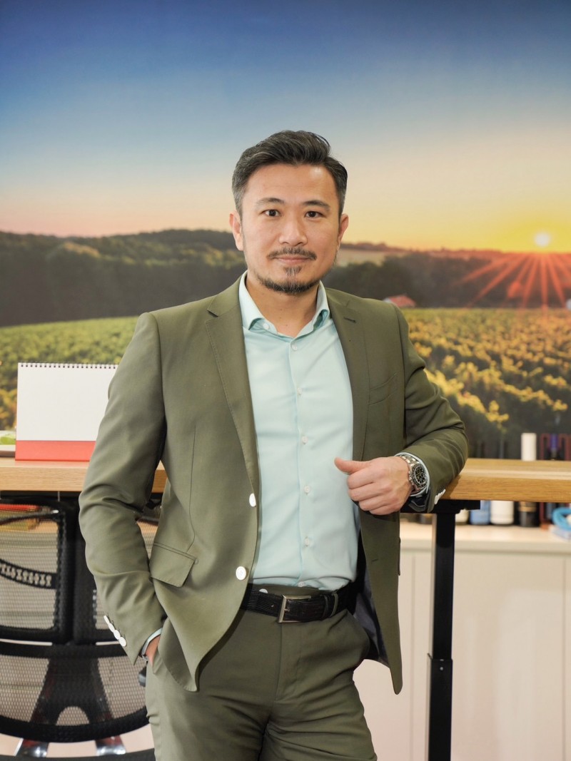 呂政璋曾經擔任雲林縣政府農業處處長,後來被頂新集團魏家三董魏應充挖角。(呂政璋提供) 呂政璋曾經擔任雲林縣政府農業處處長,後來被頂新集團魏家三董魏應充挖角。(呂政璋提供)